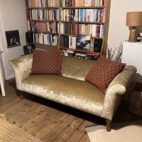 Our Minimalist Chaise Sofa takes pride of place in this customer's home. We think it looks amazing 🔥 ⁠
⁠
- British Handmade 🇬🇧⁠
- 30 Years + Experience ⭐⁠
⁠
#chaise #chaiselongue #chaiselounge #furniture #furnituredesign #homedecor #homeinspo #handmade #interiordesign #furnituremaker #bespokefurniture #luxuryfurniture #Beaumont #BeaumontBPT #upholstery #fabric #interior #sofa #daybed