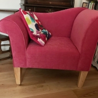Another happy customer leaves us a 5* review after purchasing our Designer Chaise Chair, with design inspiration from our Chaise Longue collection 🩷⁠
⁠
- British Handmade 🇬🇧⁠
- 30 Years + Experience ⭐⁠
⁠
#chaise #chaiselongue #chaiselounge #furniture #furnituredesign #homedecor #homeinspo #handmade #interiordesign #furnituremaker #bespokefurniture #luxuryfurniture #Beaumont #BeaumontBPT #upholstery #fabric #interior #pinkchair #britishfurniture #handmade